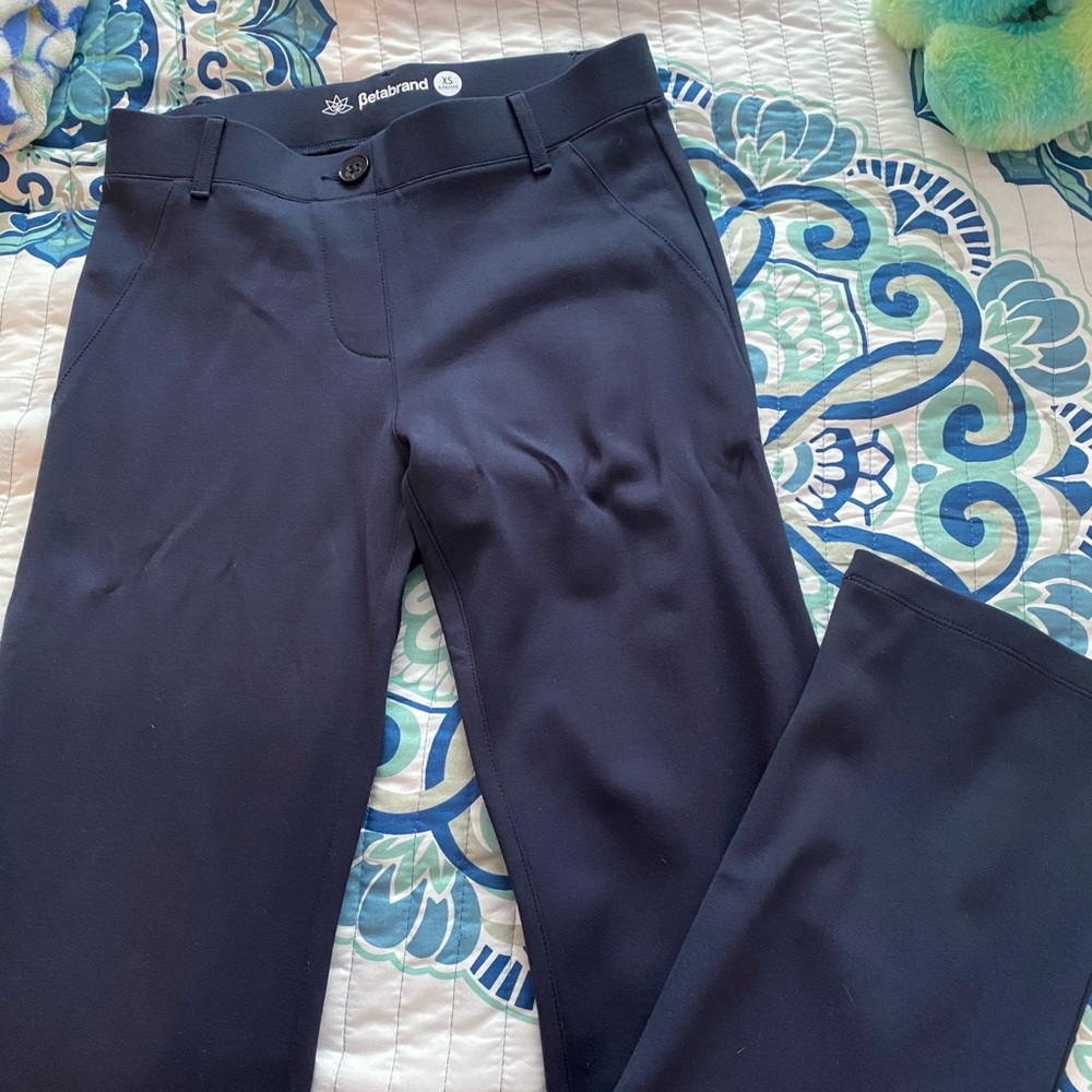 Betabrand 2 back pockets, faux front pockets, straight leg navy, xs petite.